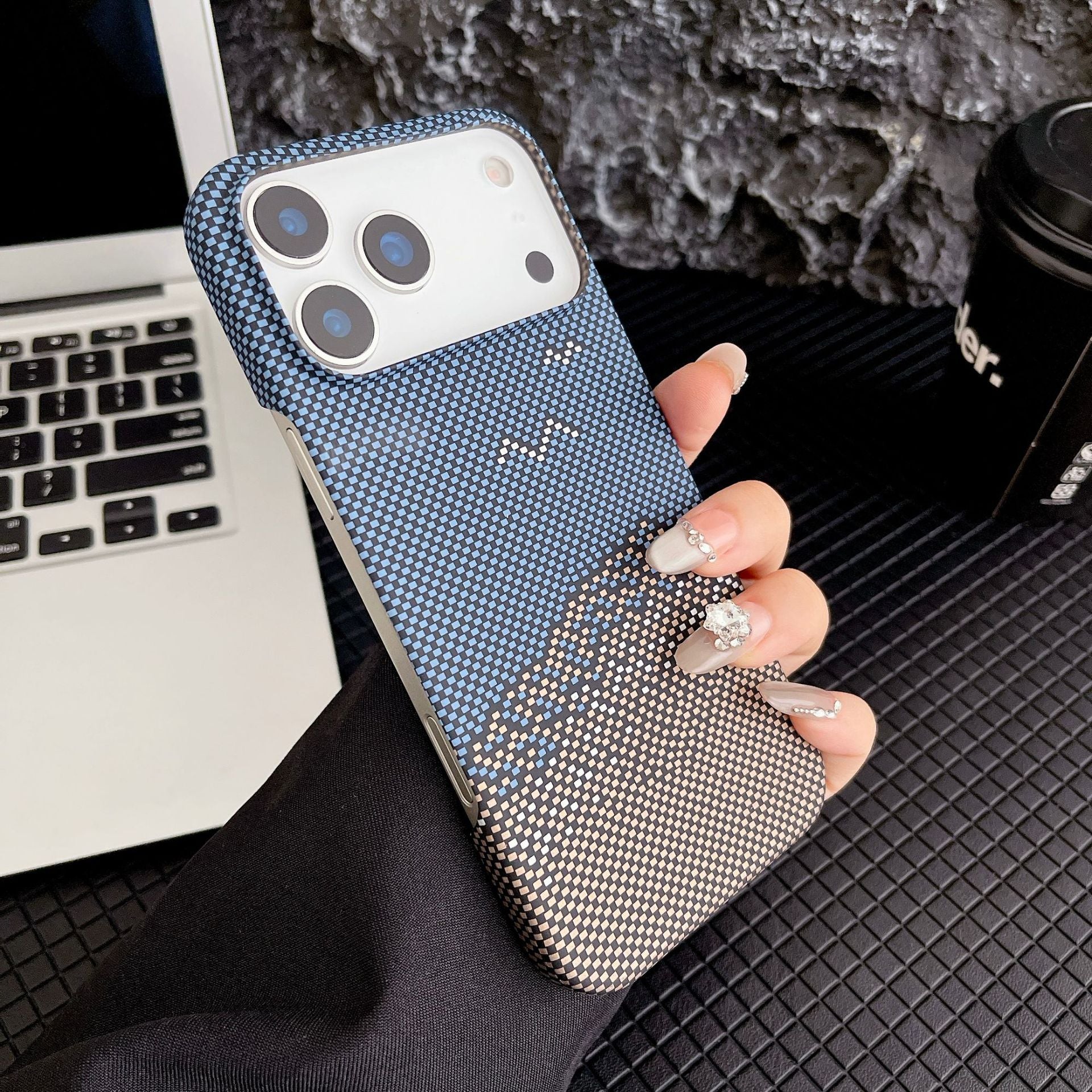 Kevlar Carbon Fiber Case for iPhone 17 Pro Max/16 | Semi-Armor Shockproof