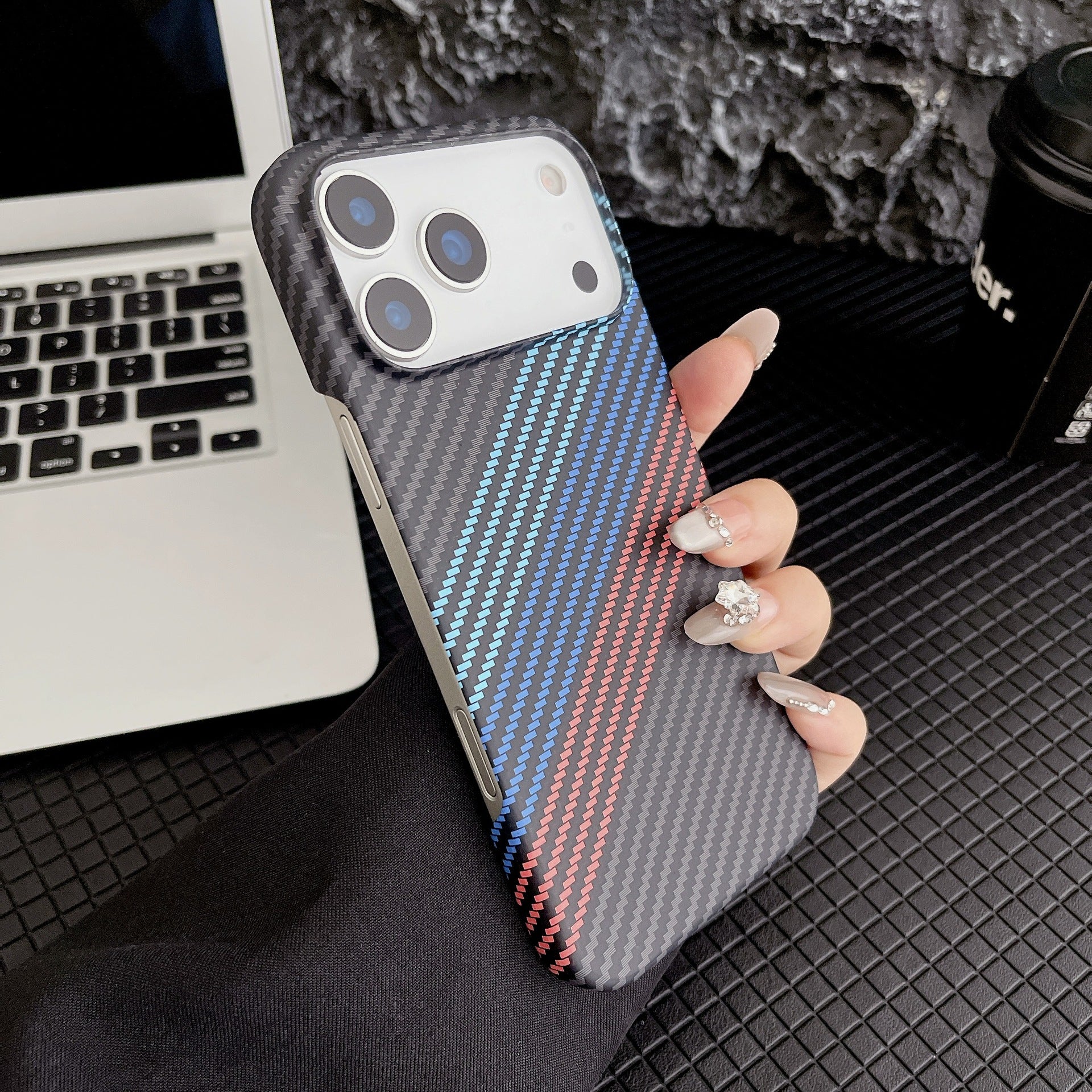 Kevlar Carbon Fiber Case for iPhone 17 Pro Max/16 | Semi-Armor Shockproof